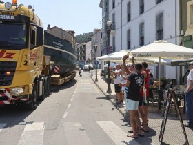 'El Vaporín' llega a San Esteban por tierra entre gran expectación